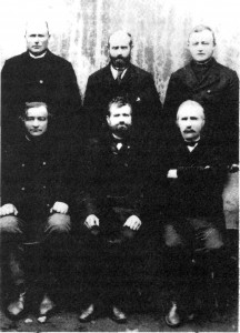 Styret i Forbruksforeningen i Vikvarvet Foran fra venstre: Johan S. Sæter, John Eggen, Ingebrigt Sesseng. Bak fra venstre: John O. Aftret, Peder Overvik, Arnt Slind.