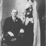 John Knutsen Ørås hadde vært flere år i Amerika før han i 1913 ble gift med Serina Pettersdt. Bakken. Etter bryllupet drog de til Montana.