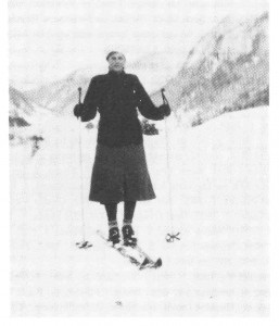 Beret Flakne på ski, i 1942. Vi ser utover Dålen fra Klevan.