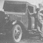 Bilen har gjort sitt inntog i Flora. John J. Hegset med en 1935-modell Cheevrolet.