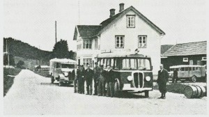 Foran rutebilstasjonen 1937.