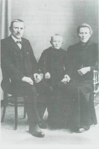 John Tomassen Borseth og Berit Arntsdt. og sønnen Tomas. 