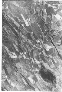 Flyfoto over Slindene i Vikvarvet. Bildet er tatt først på sekstitallet med Låen nederst til venstre. 